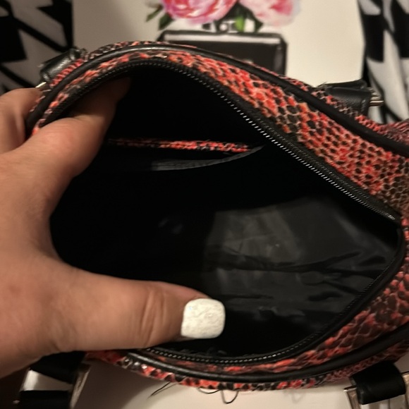 Stylish Snake Print Handbag - Picture 6 of 10